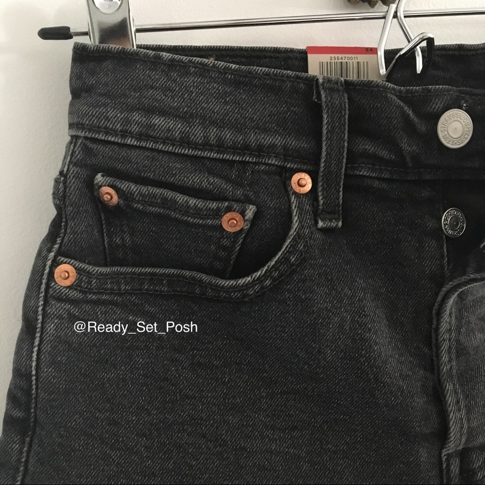 {New} Levi's high waisted vtg. looking shorts 24 - Picture 3 of 8